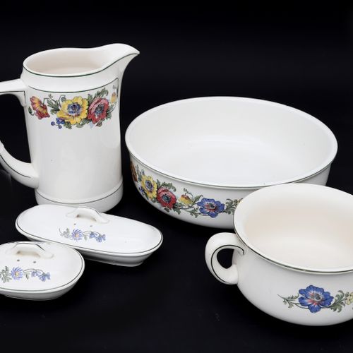 Null Villeroy & Boch的五件套陶器灯。一个盖子有裂缝。