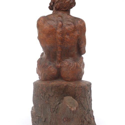 Null 潘的实木雕塑，底座上有Eugenio的签名。高52.5厘米。