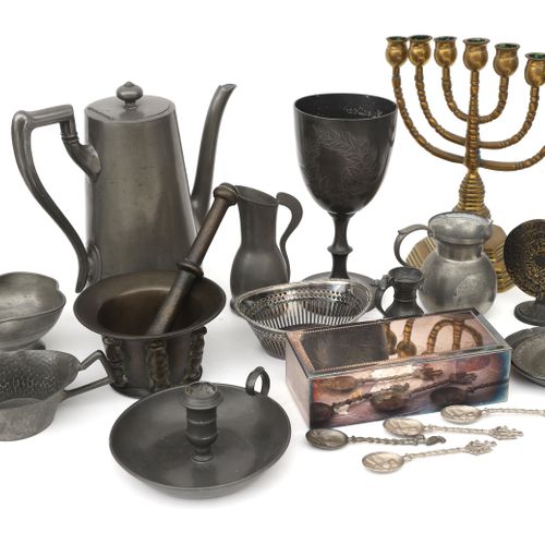 Null A sale with miscellaneous household items, wo. A bronze menorah and bonbon &hellip;