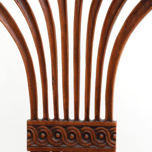 Null Una silla de estilo Louis Seize con reposabrazos tallados y un arpa que sob&hellip;