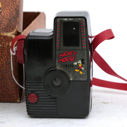 Null 安-埃特森：米老鼠相机。盒子里有闪光灯，4个闪光灯灯泡和一卷爱克发胶片。