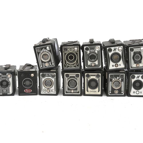 Null (14) Metalen box camera's, Germany. Diverse types like Filmor, Adina, Reo B&hellip;