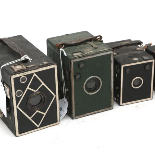Null (7) 箱式摄像机。有几个品牌和颜色；Ideal、Eho（Baby Box 3x4）和Hama。还有一个绿色和一个蓝色的摄像箱。