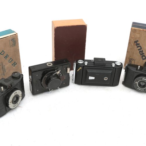 Null (4) 杂项摄像机。一个便宜的电木相机。Mypacm折叠式相机，Druh（在盒子里）和Kinax折叠式相机（在盒子里）。
