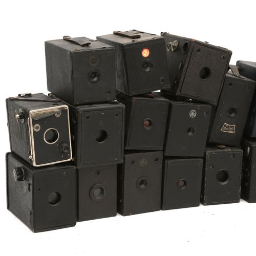 Null (24) Caméras en boîte de fabrication anglaise ancienne - APEM, Puck, Ensign&hellip;