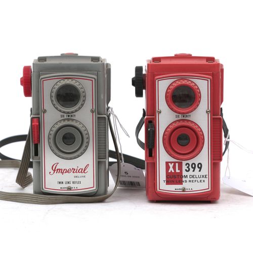 Null (2) 帝国双眼相机。一台XL 399 Custom Deluxe Twin Lens Reflex（红色）和一台 Imperial Deluxe T&hellip;