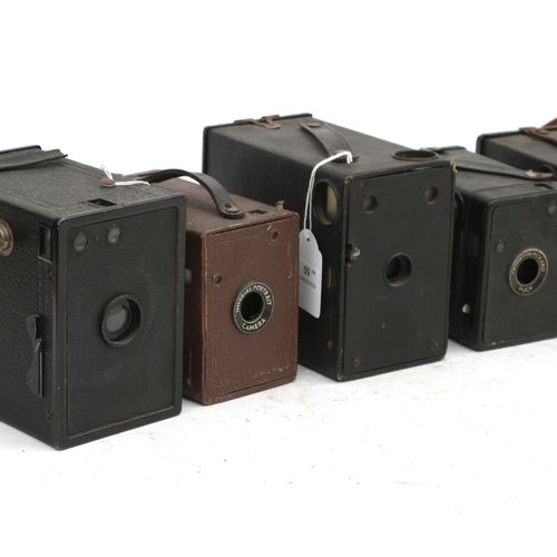 Null (11) 箱式摄像机。一台柯达伊士曼弹匣Premo第2A号，桑顿皮卡德帕克，帝国肖像相机（棕色和黑色），六-20布朗尼和Weste（x）。