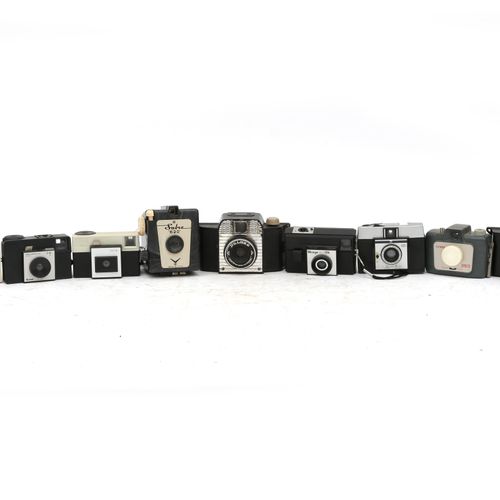 Null (9) Kameras - Verschiedene Marken wo. Sabre 620 (beschädigt), Ilford Sprite&hellip;