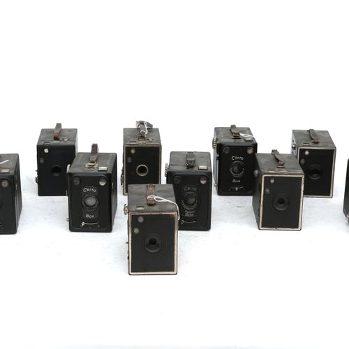 Null (11) Box-Kameras, hauptsächlich 1930er Jahre (5) Certo Box, Ideal und Soco.