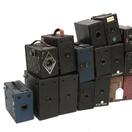 Null (24) Caméras Ensign Box. Un ensemble de 25 appareils photo anciens de type &hellip;