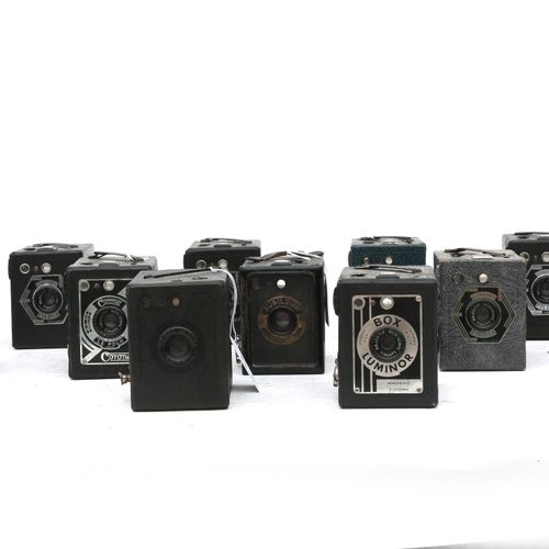 Null (12)Coronet盒式相机，包括7台Coronet Fildia，以不同颜色发行。灰色和蓝色斑纹的大理石和条纹。20世纪中期。