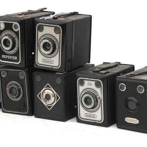 Null (11) Box camera's, 50's in metal casing covered with leather. Brands like R&hellip;