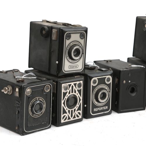 Null (11) Box-Kameras mit Metallgehäuse und Lederbesatz. Marken wo. Reporter, Im&hellip;