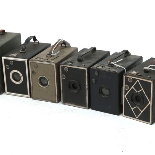 Null (10) Box camera's. Different brands and sizes of which; Record, Ako and Soc&hellip;