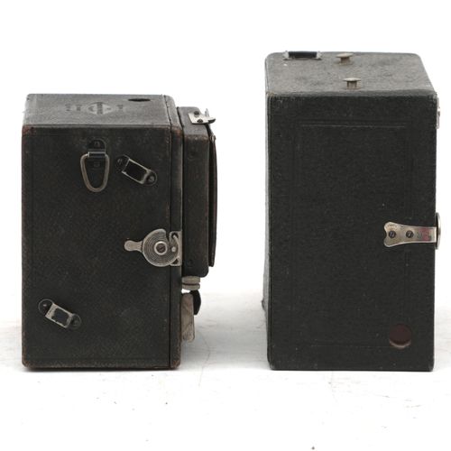 Null (2)Butcher & Son箱式摄像机。一把屠夫反射卡宾枪（水平）和一把屠夫卡宾枪3号盒式相机，约1925年。