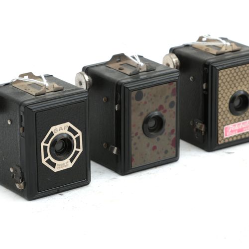 Null (3) Miniaturkameras; GAP. Das Fotobaby und die GAP-Box (3x4). Alle mit unte&hellip;