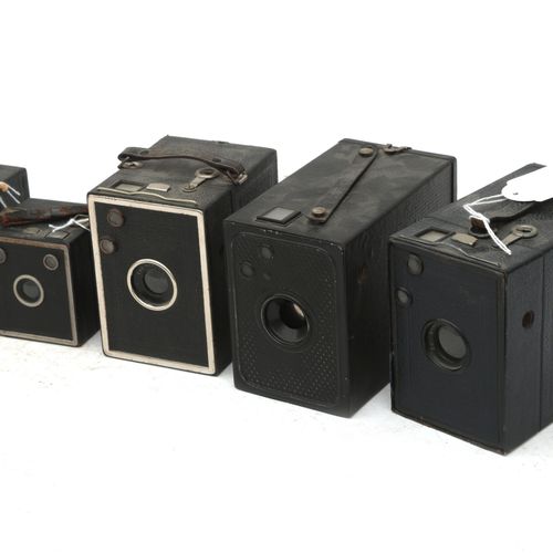 Null (7) 箱式摄像机。有几个品牌和颜色；Ideal、Eho（Baby Box 3x4）和Hama。还有一个绿色和一个蓝色的摄像箱。