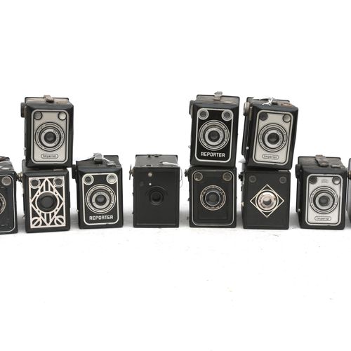 Null (11) Box-Kameras mit Metallgehäuse und Lederbesatz. Marken wo. Reporter, Im&hellip;