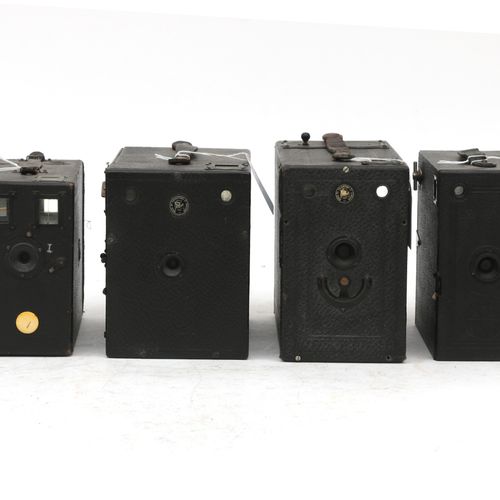 Null (4) Houghtons有限公司；Ensign Box相机。一辆带有侧面装载机和一辆J-B Ensign。