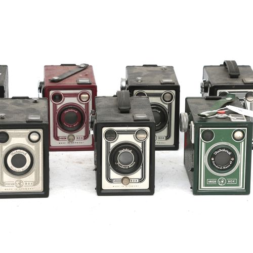 Null (14) Vredeborch-Box-Kameras. Peace Box, (4) Filmor, darunter eine graue, St&hellip;