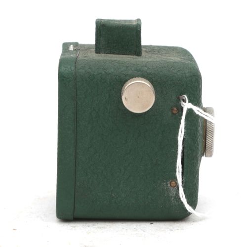 Null 苏特：瑞士箱。c. 1915.127胶片，3x4cm曝光，盒式相机。金属机身。绿色。