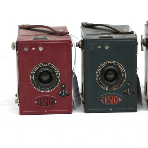 Null (5)Ensign'All Distance'金属盒相机。金属外壳的箱式摄像机，有各种颜色；棕色、蓝色、红色和黑色。