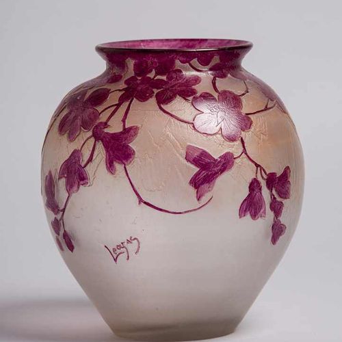 Null 273. LEGRAS. C. 1900.Vase en verre de forme boule à col rond, à décor gravé&hellip;