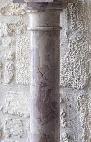 Null 259. Paire de colonnes en Scagliola, XIXe siècle,(quelques éclats). Hauteur&hellip;