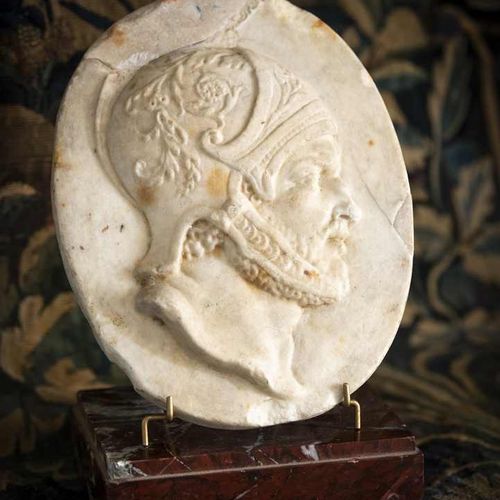Null 274. Profil de héros casqué à l’Antique, Italie, fin XVIIe siècle, en marbr&hellip;