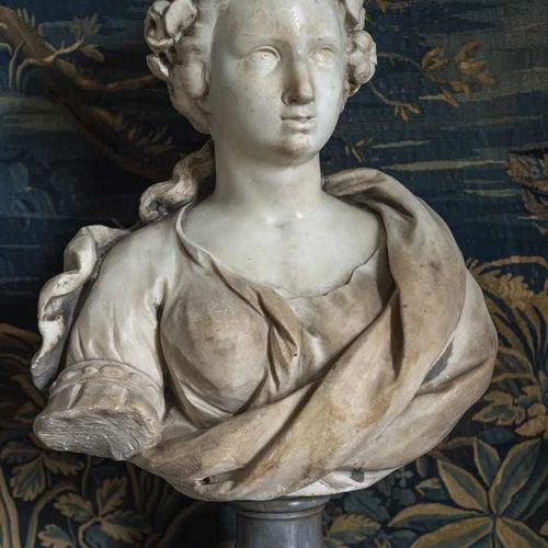Null 322. Buste de femme en marbre France, XVIIIe siècle,représentant Flore ou l&hellip;
