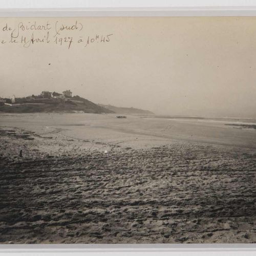 Null 89. ANONYME. Photographie, datée 1927.Plage de Bidart (Sud).Tirage argentiq&hellip;