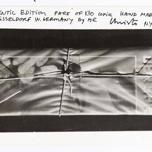 CHRISTO (1935 2020) SANS TITRE Photographie en noir et blanc par Enrico Cattaneo&hellip;