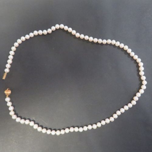 Null Collier de perle, fermoir en or 18K. Longueur: 46cm.