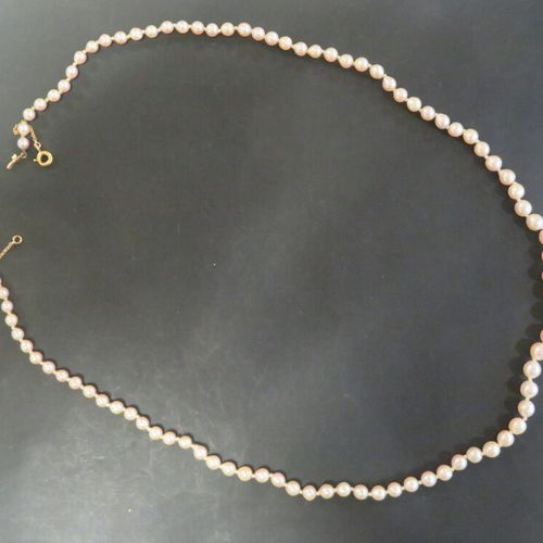 Null Collier de perles, fermoir en or 18K. Longueur: 50.5cm.