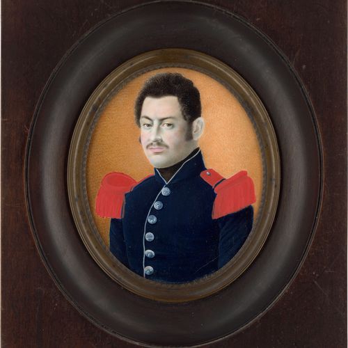 Deutsch 大约在1820/1830年，符腾堡州总参谋部的一位金发小胡子上尉的微型画像，他身穿蓝色制服，有金色肩章和命令十字。象牙上的水彩和阿拉伯胶。4.7&hellip;