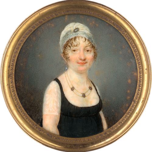 Soyer, Jean-Baptiste 一个年轻女人的微型画像，脖子上戴着双排扣古典浮雕项链，白色头巾上有一个配套的胸针，戴着珍珠耳环，穿着低胸黑色连衣裙，白&hellip;