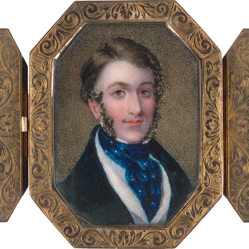 BRITISCH 一个有胡须的年轻人的微型画像，身穿黑色夹克和白色马甲，脖子上有白色点状蓝色丝带。象牙上的水彩和阿拉伯胶。3.8 x 2.7厘米（八角形）。在雕&hellip;