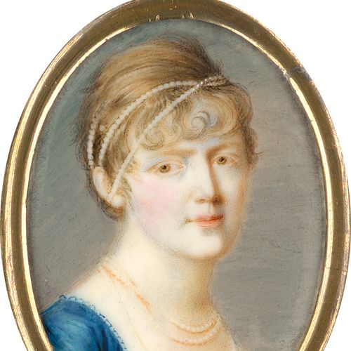 Nordeuropäisch 一个年轻女子的微型画像，她的金发上有几串珍珠，脖子上有更多的珍珠项链，穿着低胸的蓝色裙子。象牙上的水彩和阿拉伯胶。4 x 2,9厘&hellip;