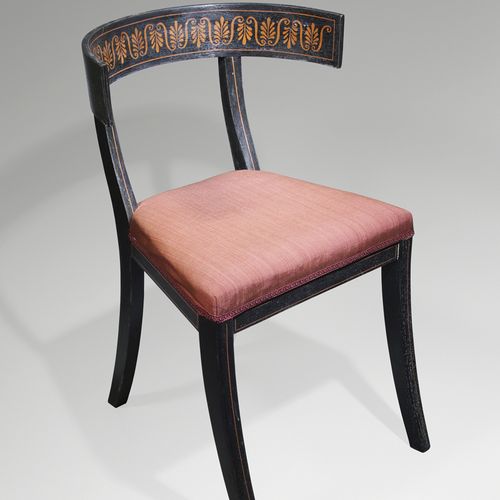 Französisch oder Skandinavisch 大约在1820-30年，伊特鲁里亚风格的Klismos椅子。
木材，深色染色，背板上有红棕色的棕榈&hellip;