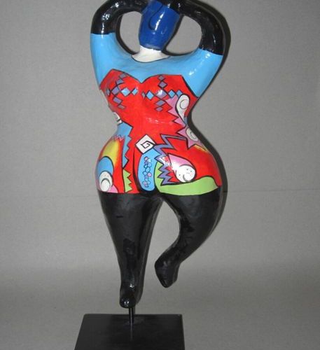 Null DÉESSE (1954)
"hommage à Niki de saint Phalle"
sculpture en papier maché
38&hellip;