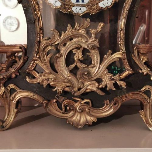 Null CARTELLO in legno annerito e bronzo dorato, l'ammortizzatore decorato con u&hellip;