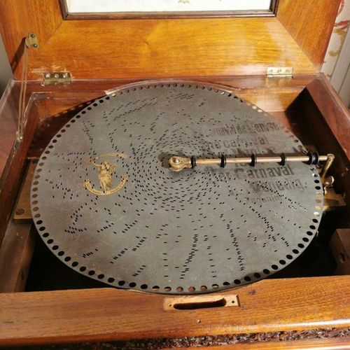 Null Beautiful POLYPHON, with its full case of about twenty-five metal discs, in&hellip;