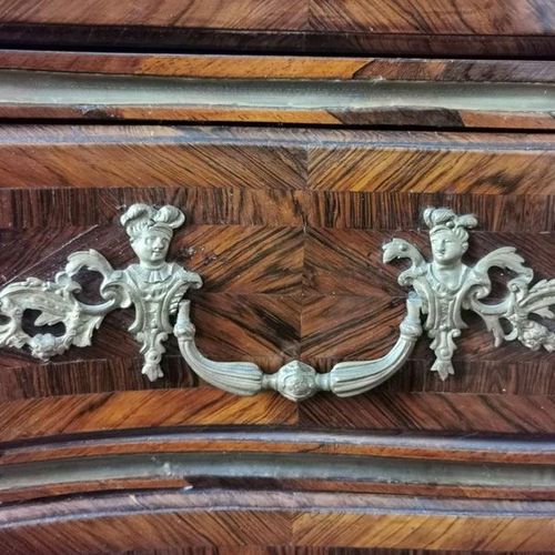 Null Beautiful CHESTBAR with curved front, veneered with rosewood frieze, openin&hellip;