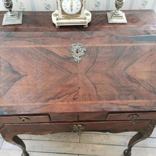 Null Charming curved donkey back desk, inlaid on all sides in rosewood, opening &hellip;