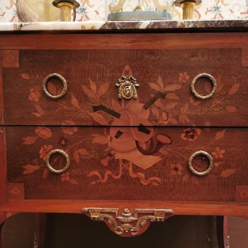 Null A veneer chest of drawers opening with two drawers on two rows without cros&hellip;
