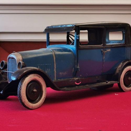 Null Spielzeug-Citroën, blaue Limousine C6. Nummernschild 153E51. Höhe 16,5 cm, &hellip;