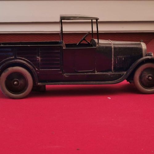 Null JOUET CITROËN, camionnette B14 de couleur noire. Plaque d'immatriculation 7&hellip;