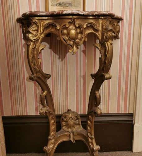 Null Gilded wood CONSOLE, resting on two legs connected by a crosspiece decorate&hellip;