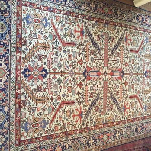 Null Baktyar or Heriz (?) carpet, cream background, decorated with flowering ste&hellip;