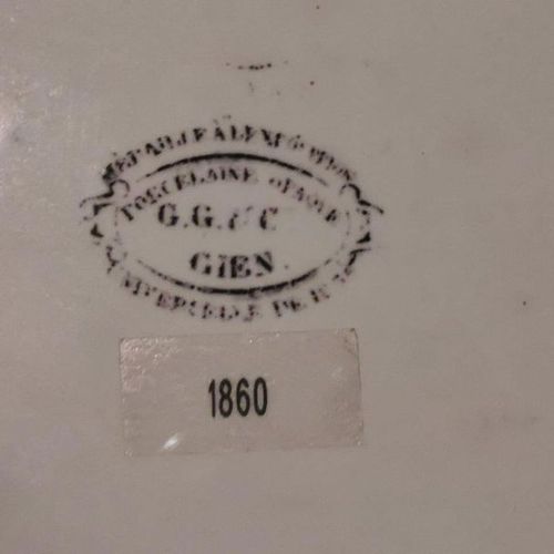 Null 吉恩。带有鲁昂装饰的陶器盘子。 吉恩1860年的标记。 直径44.5厘米（悬挂标志